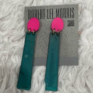 - - NWT ROBERT LEE MORRIS SOHO beautiful style gold embellished earrings